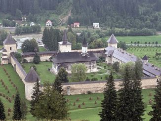 Mănăstire pictată din Nordul Moldovei. FOTO helloBucovina.com