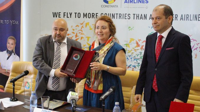 Premiul Turkish Airlines a fost primit de Gunes Tanay, managerul Turkish Airlines Constanța. FOTO Adrian Boioglu