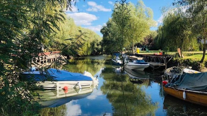 Bărci de pescuit în Delta Dunării. FOTO AMDTDD