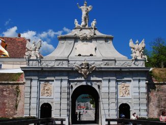 Poarta a III-a a Cetății de la Alba Iulia, model pentru standul Târgului de Turism al României. FOTO Andrei Kokelburg