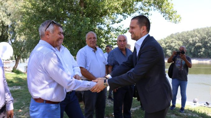 Ministrul Bogdan Trif, promite un port turistic la Călărași. FOTO MT