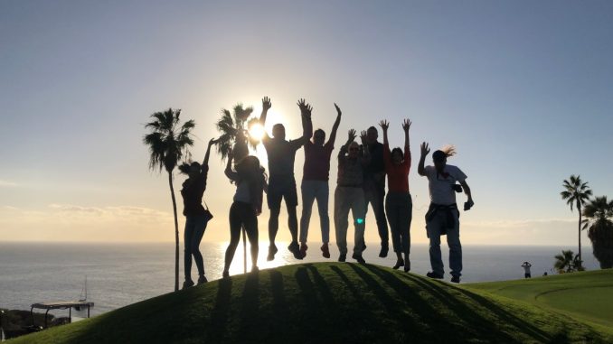 Poză de grup cu jurnaliștii români și spanioli la Golf Costa Adeje, în Tenerife. FOTO Adrian Boioglu