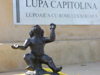 Piesa lipsă din statuia Lupoaicei. FOTO PMC
