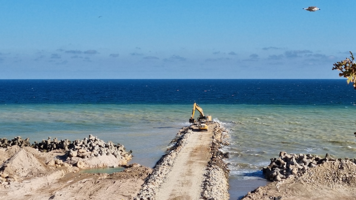 Lucrări de lărgire a pljelor în sudul litoralului. FOTO Ovidiu Oprea / GoNEXT.ro