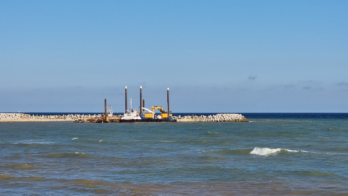 Lucrări de lărgire a pljelor în sudul litoralului. FOTO Ovidiu Oprea / GoNEXT.ro