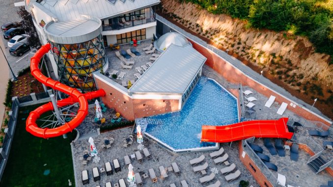 Piscină