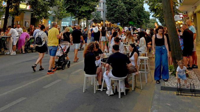 Weekend pietonal pe bulevardul Tomis din Constanța. FOTO Primăria Constanța
