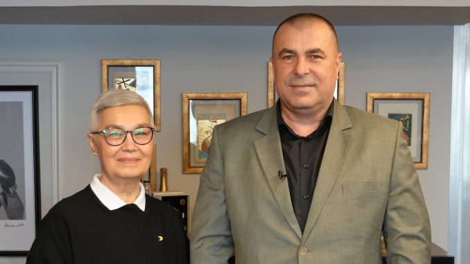 Jurnalista Feri Predescu și Dan Cîrlova, manager al agenției Luxuria Travel. FOTO Ovidiu Oprea